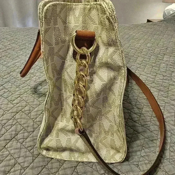 Michael Kors Handbag - Picture 3 of 5